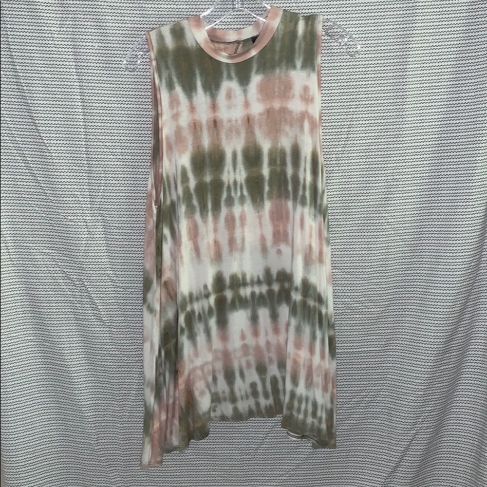 Super cute tank with an open back! WORN ONCE